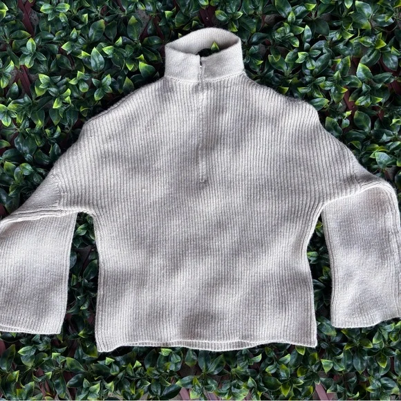 DO+BE beige knit sweater with a choker neckline and a deep V-neck - Picture 3 of 7